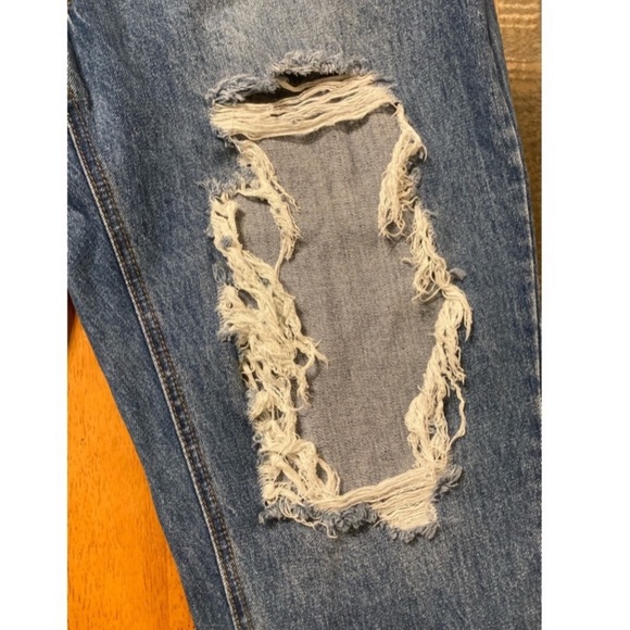 Missguided High Rise Distressed Riot Jeans - Picture 8 of 9